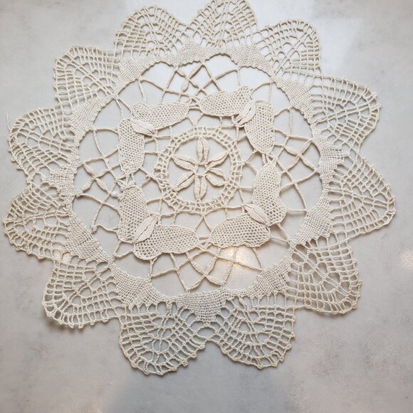 2 handmade crocheted doilies - Picture 5 of 6